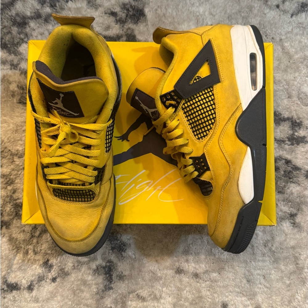 Jordan 4 Lightning ( Size 12)